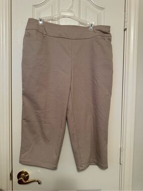 croft & barrow Beige Effortless Stretch Capri